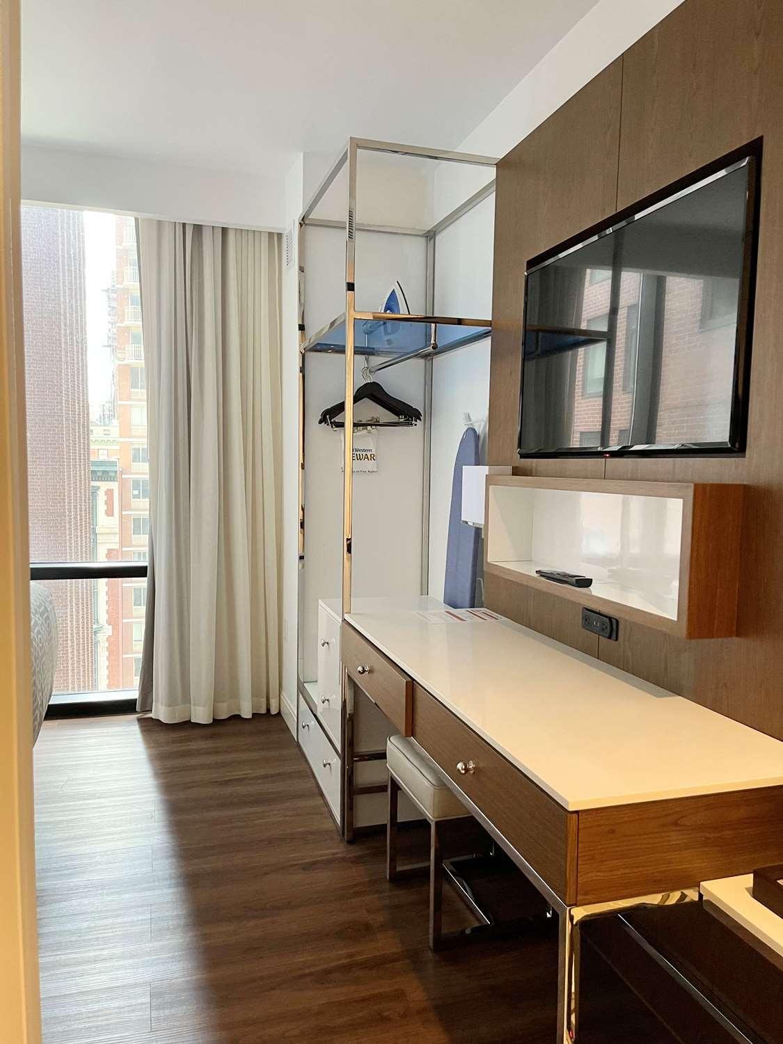 Best Western Premier Empire State Hotel ニューヨーク エクステリア 写真