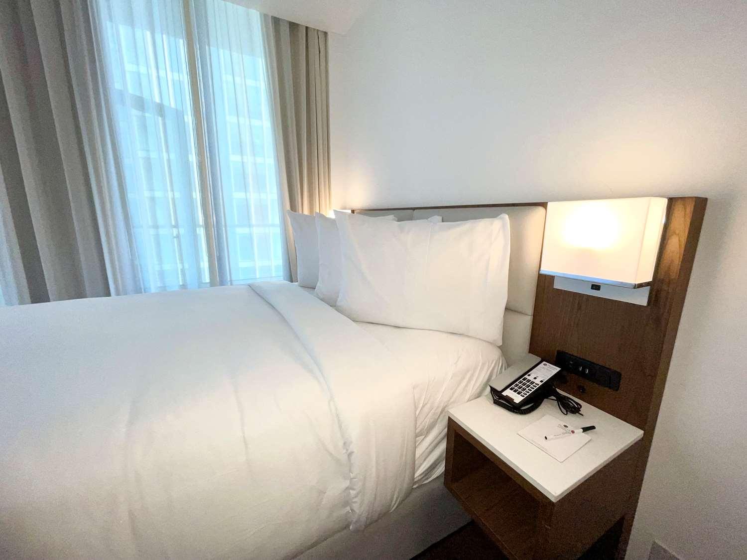 Best Western Premier Empire State Hotel ニューヨーク エクステリア 写真